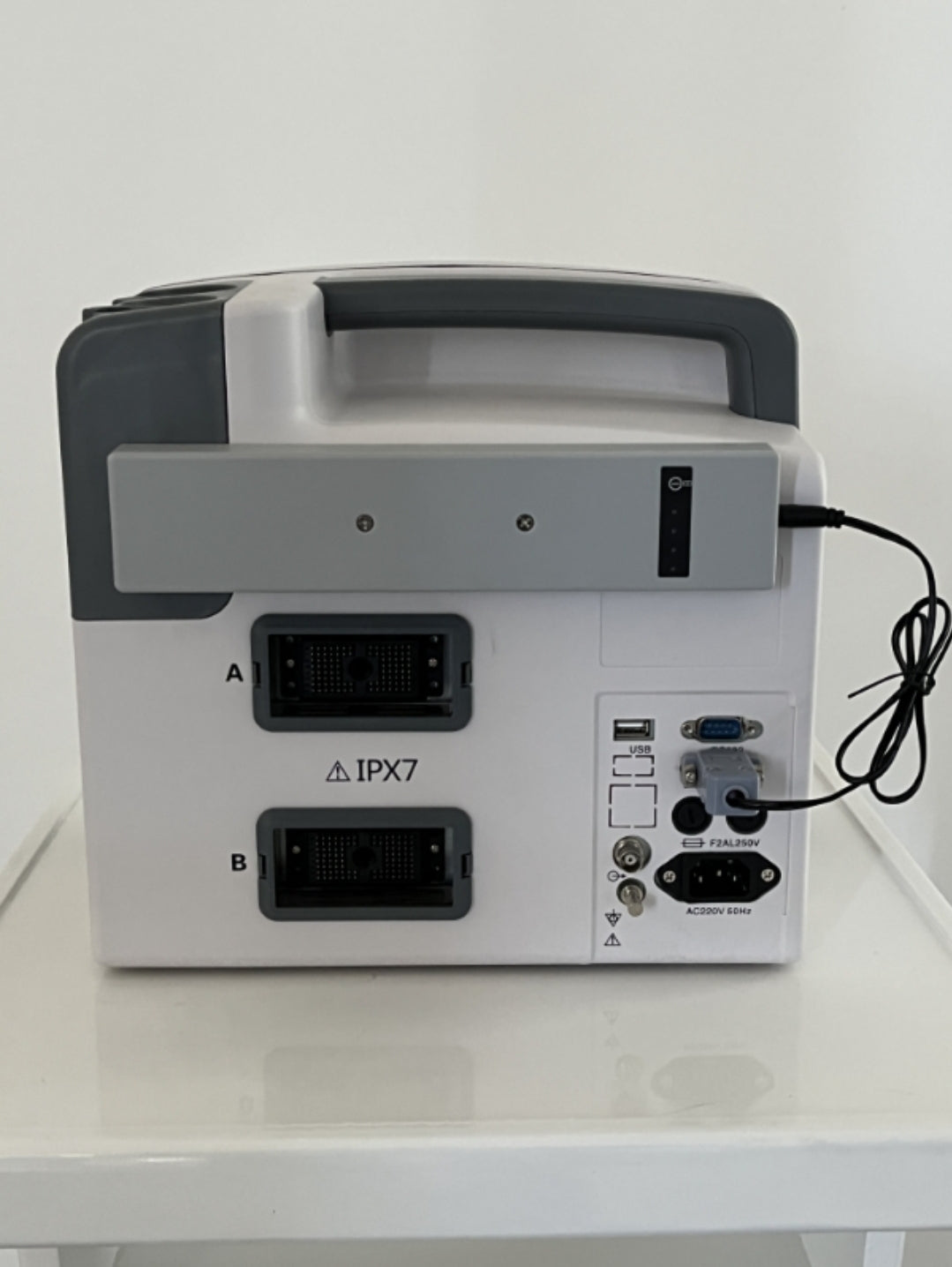 ##ecographe ##12inch BW ultrasound machine . With convex probe and batterie